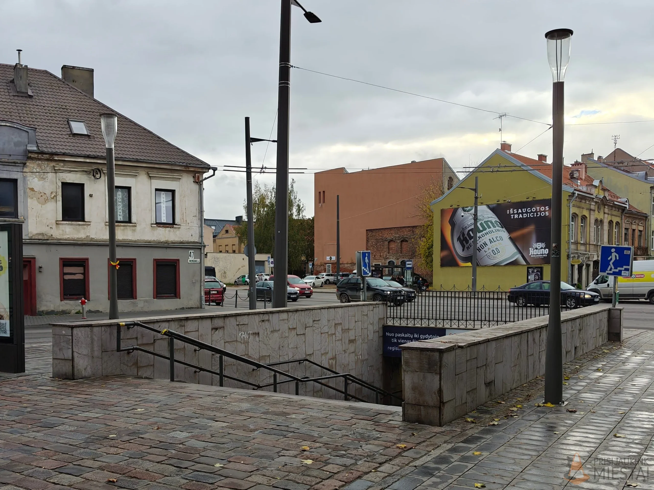 Požeminė perėja į Kauno senamiesčio centrą. Taip, norint patekti į Kauno senamiestį tenka lįsti po žeme.