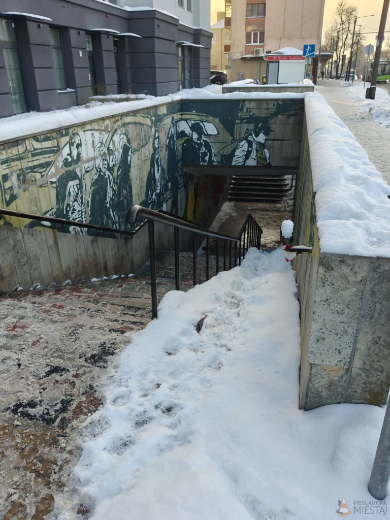 Požeminė perėja Žemaičių g. Kaune žiemą (pandusas).